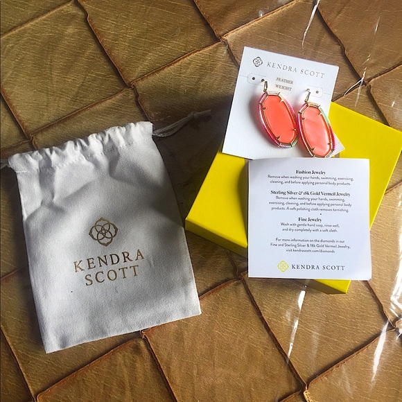 Kendra Scott Gold Threaded Elle Earrings - Picture 11 of 16